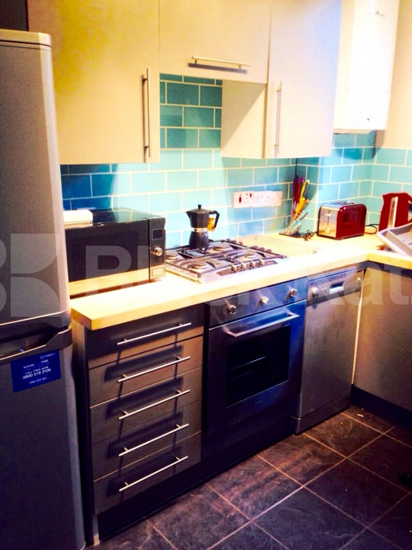 			NEW INSTRUCTION (INCLUDING COUNCIL TAX, WATER,BROADBAND), 2 Bedroom, 1 bath, 1 reception Apartment			 Thurleigh Court, Nightingale Lane, Clapham South 